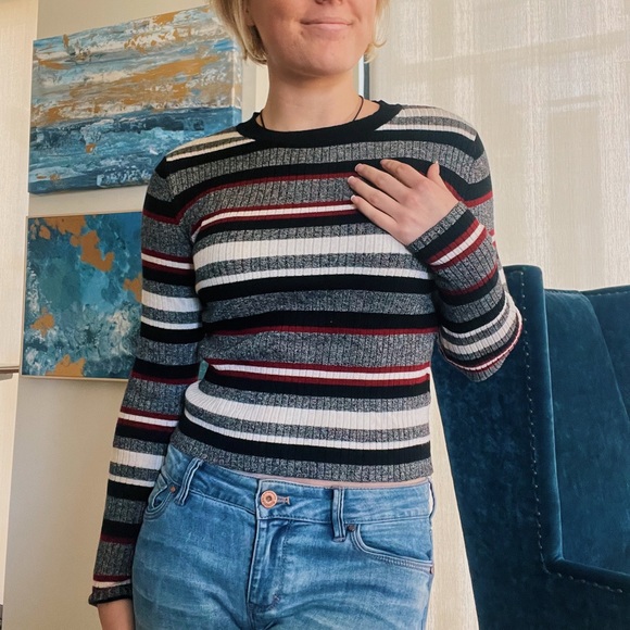 Striped Divided Sweater - Picture 2 of 4
